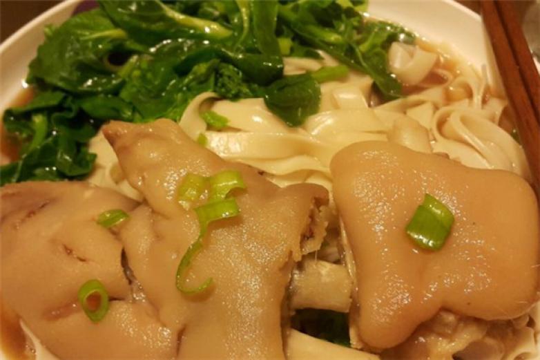 叁代家猪蹄拌面